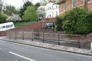 Streatley Youth Hostel/Bull Footpath